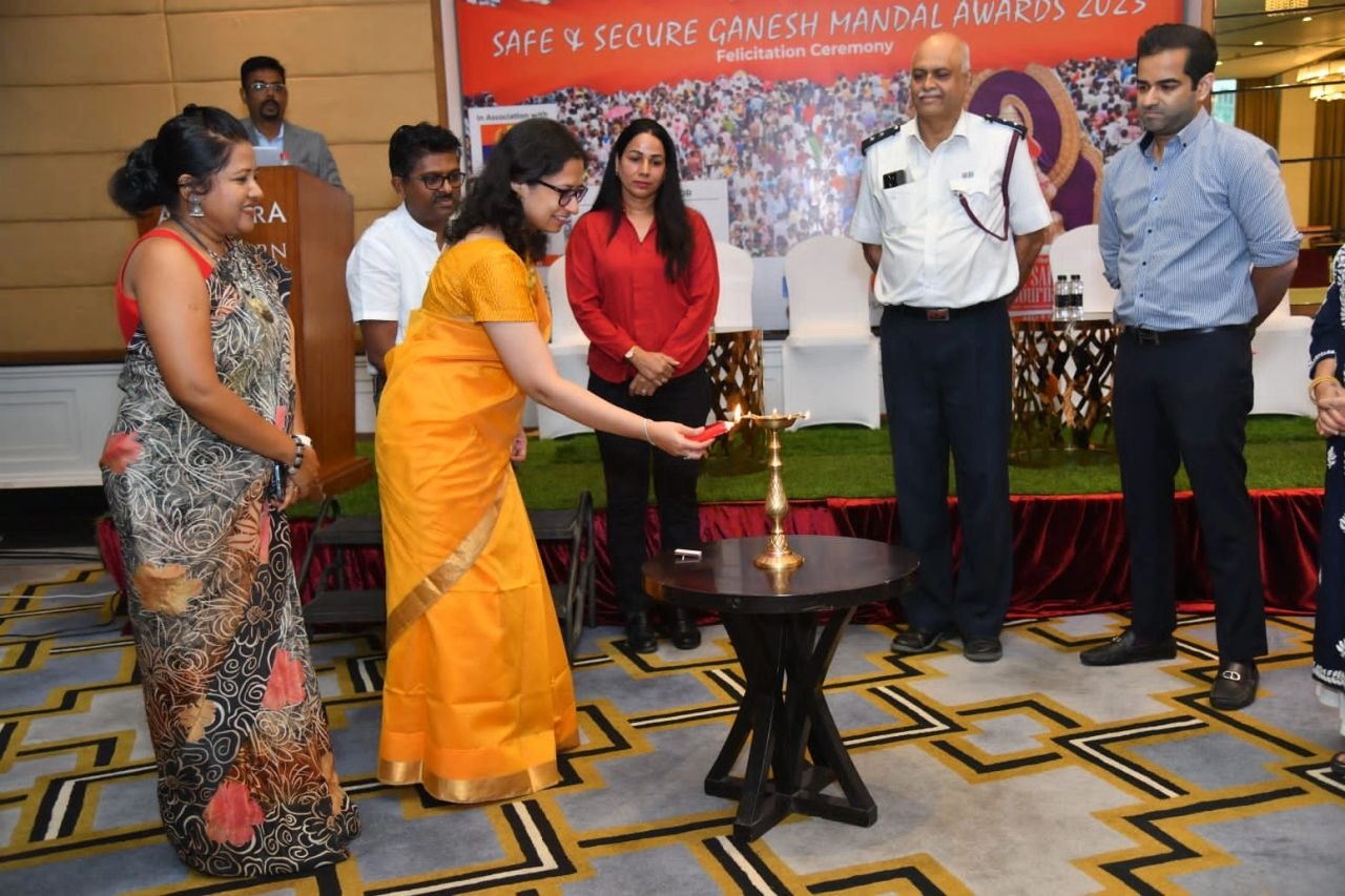 Felicitation ceremony of winning Ganesh mandals