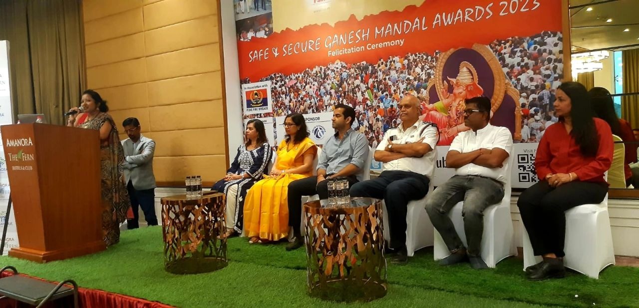 Felicitation ceremony of winning Ganesh mandals
