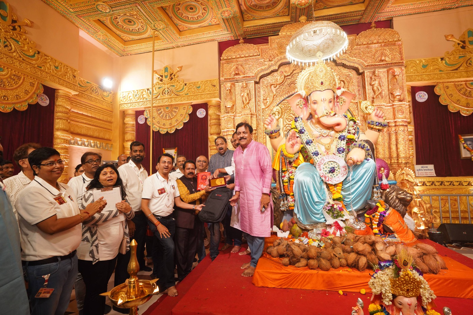 FSAI experts auditing a Ganesh mandal pandal