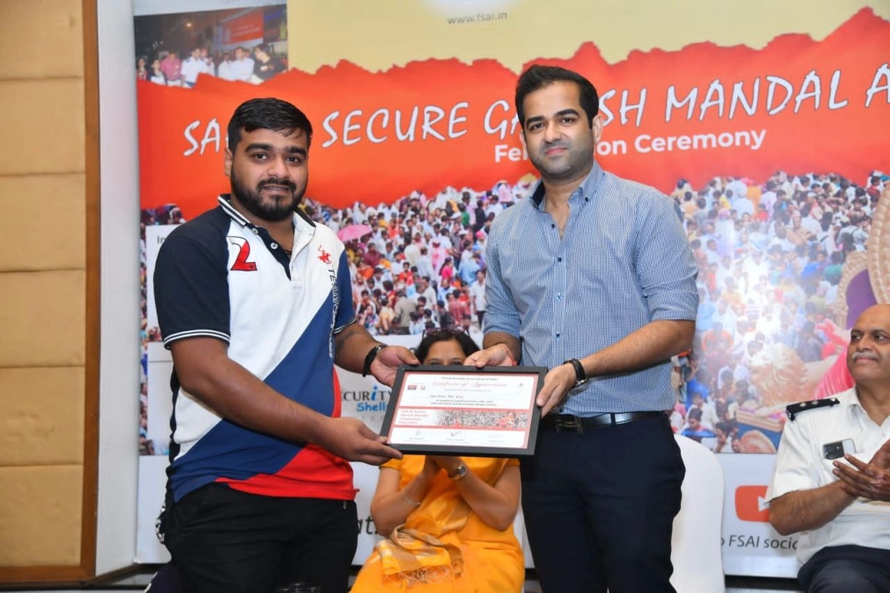 Felicitation ceremony of winning Ganesh mandals