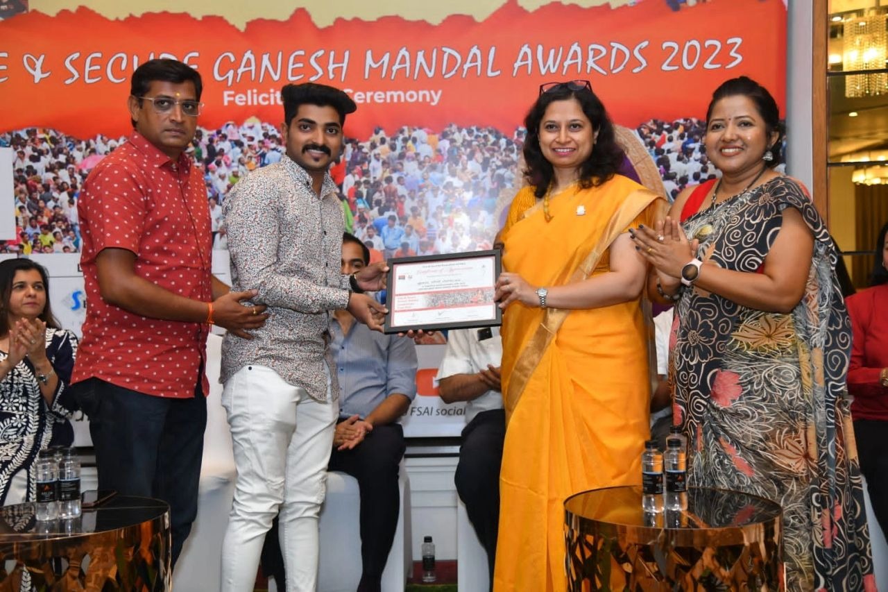 Felicitation ceremony of winning Ganesh mandals