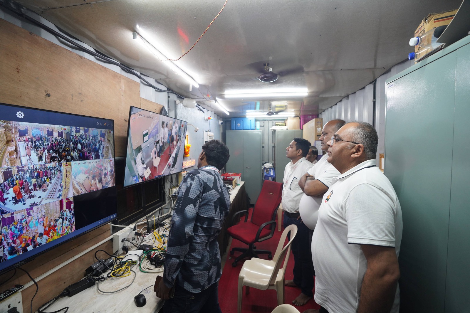 FSAI experts auditing a Ganesh mandal pandal